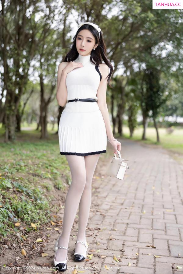 王馨瑶  [XiuRen]高清写真图 2024.04.02 No.8334 王馨瑶yanni 丝袜美腿第16张图片